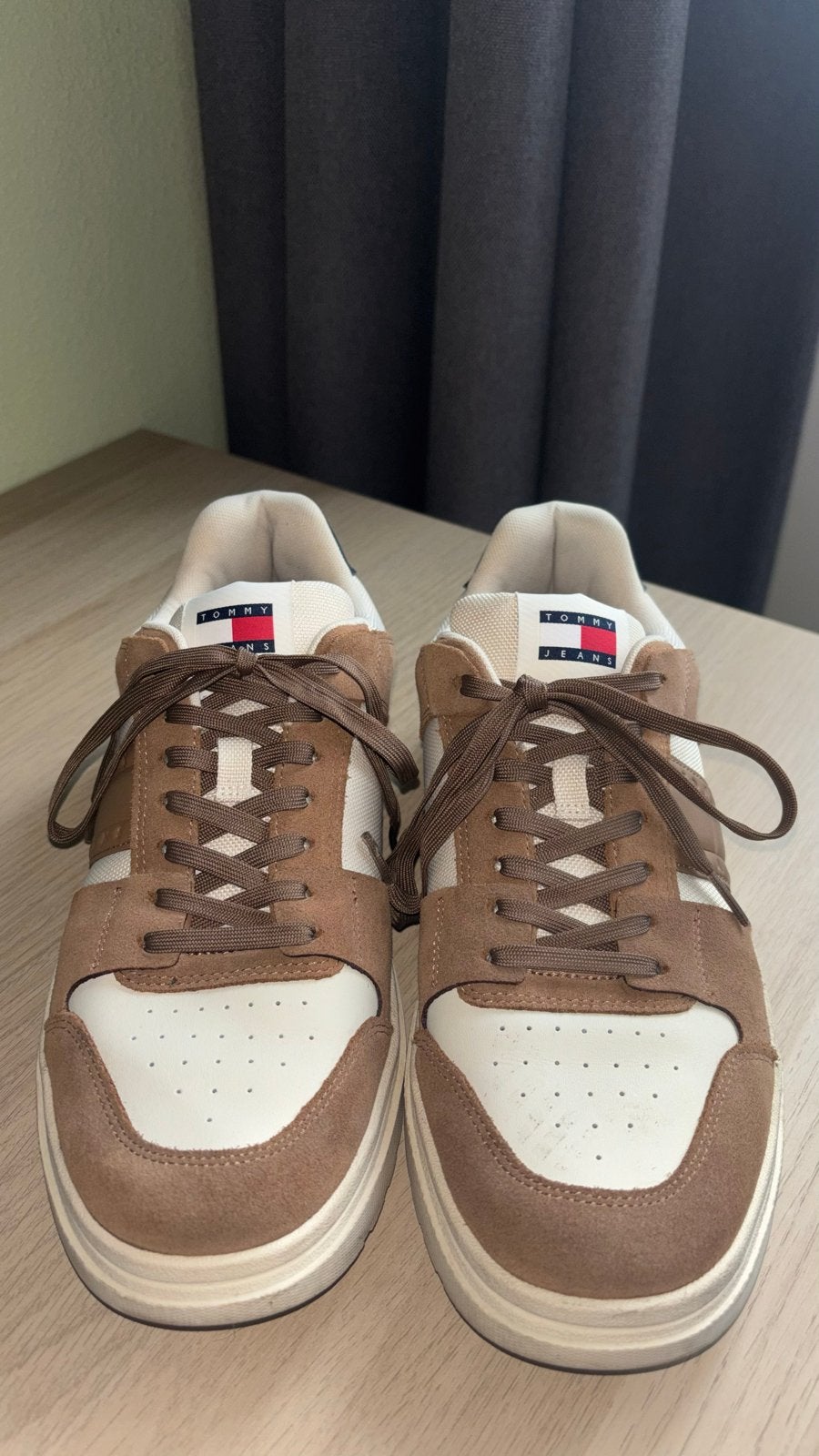 Tommy Jeans Sneakers Maat 44 - Bruin/Wit, Kleding | Heren, Schoenen, Ophalen of Verzenden, Zo goed als nieuw, Bruin, Sneakers of Gympen