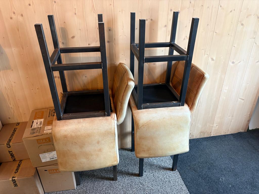 Leren barkrukken met stalen onderstel - 60 cm hoog, Huis en Inrichting, Barkrukken, Ophalen, Gebruikt, 60 tot 90 cm, Leer
