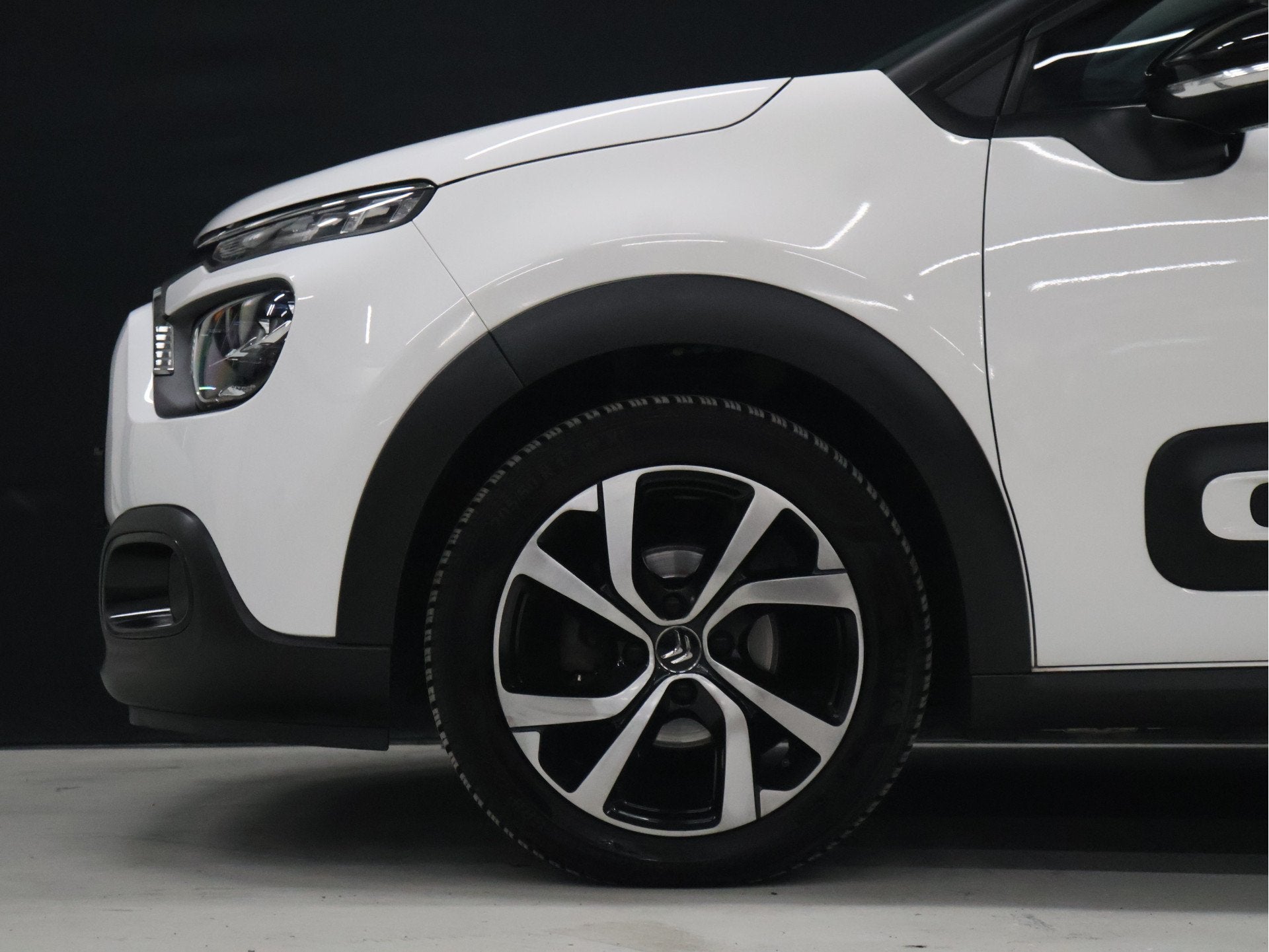 Citroën C3 1.2 PureTech Shine [APPLE CARPLAY, CAMERA, STOEL, Dealer onderhouden, Gebruikt, 1199 cc, 450 kg