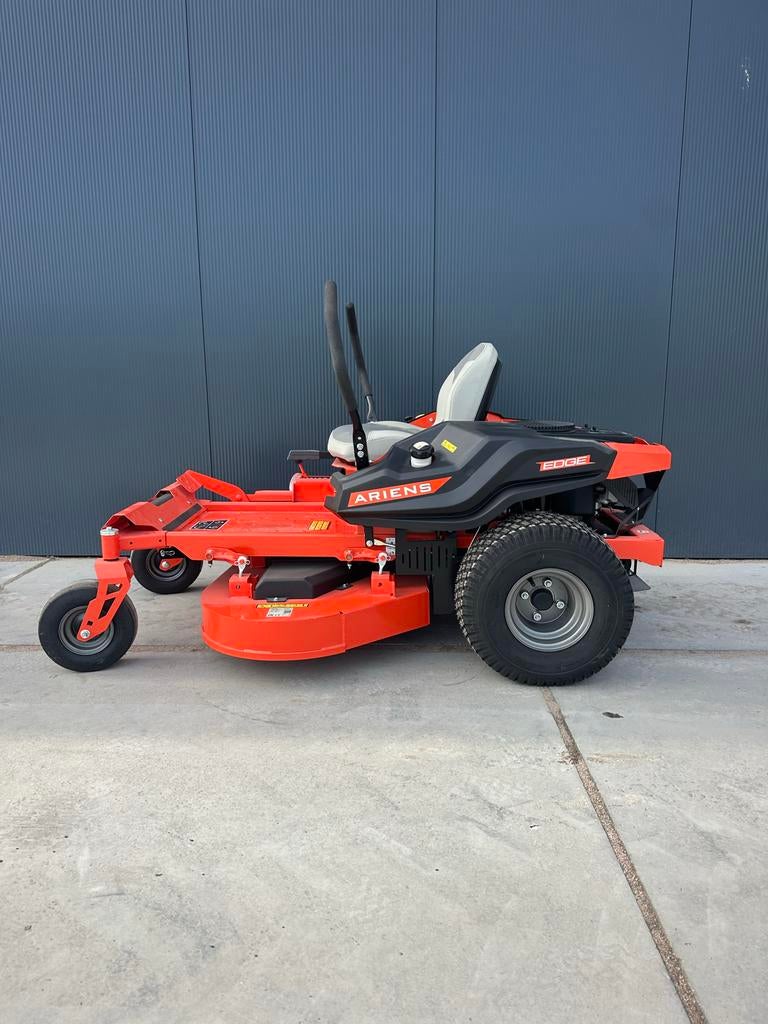 Ariens Edge 42 Zero-Turn Zitmaaier - nieuw overjarig, Ophalen, Cirkelmaaier, Benzine-grasmaaier, .