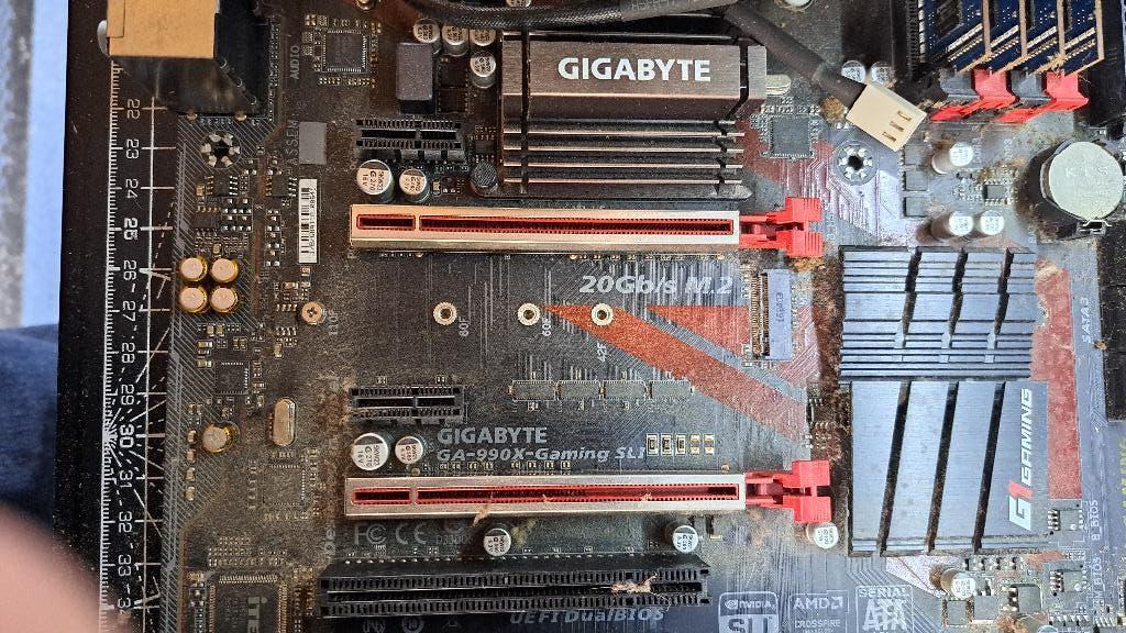 Gigabyte moederbord met processor en geheugen, Computers en Software, Moederborden, Gebruikt, AMD, DDR3, Ophalen
