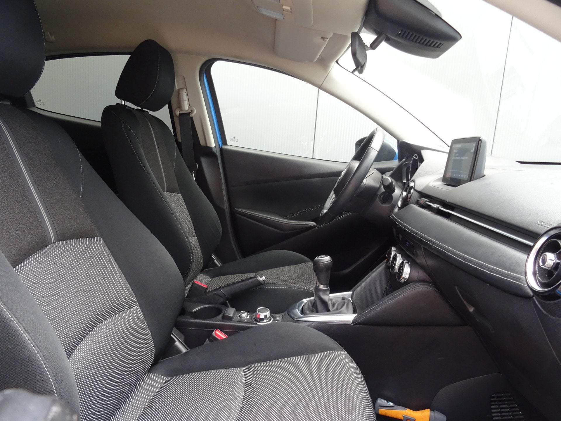 Mazda 2 1.5 Skyactiv-G GT-M * 4 SEIZOENSBANDEN * TREKHAAK !, Voorwielaandrijving, Stof, Gebruikt, 4 cilinders