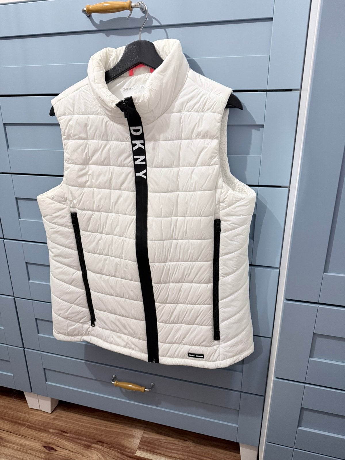 DKNY bodywarmer dames wit /zwar maat XL, Kleding | Dames, Ophalen of Verzenden, Zo goed als nieuw, Maat 46/48 (XL) of groter, Wit