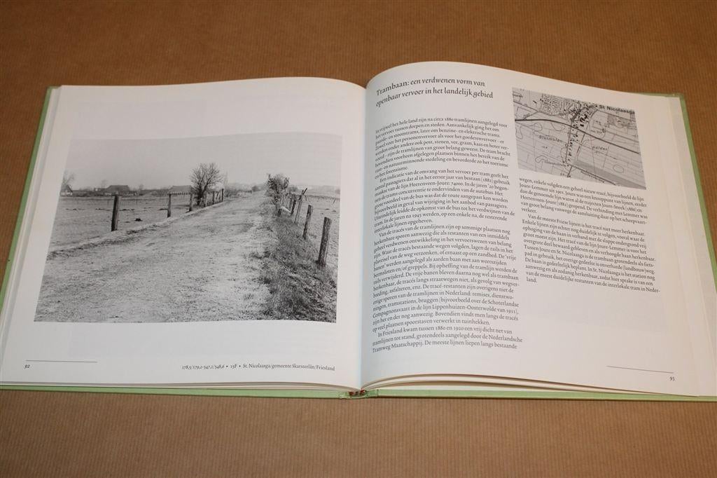 Over Hagelkruisen, Banpalen & Pestbosjes — Landschap, Ophalen of Verzenden, Gelezen