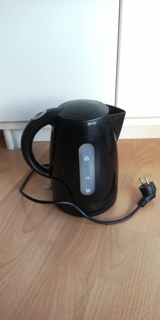 Waterkoker 1.7L met indicatielampje, tijdloze zwarte design, 1 tot 2 liter, Ophalen of Verzenden, Gebruikt, Rvs