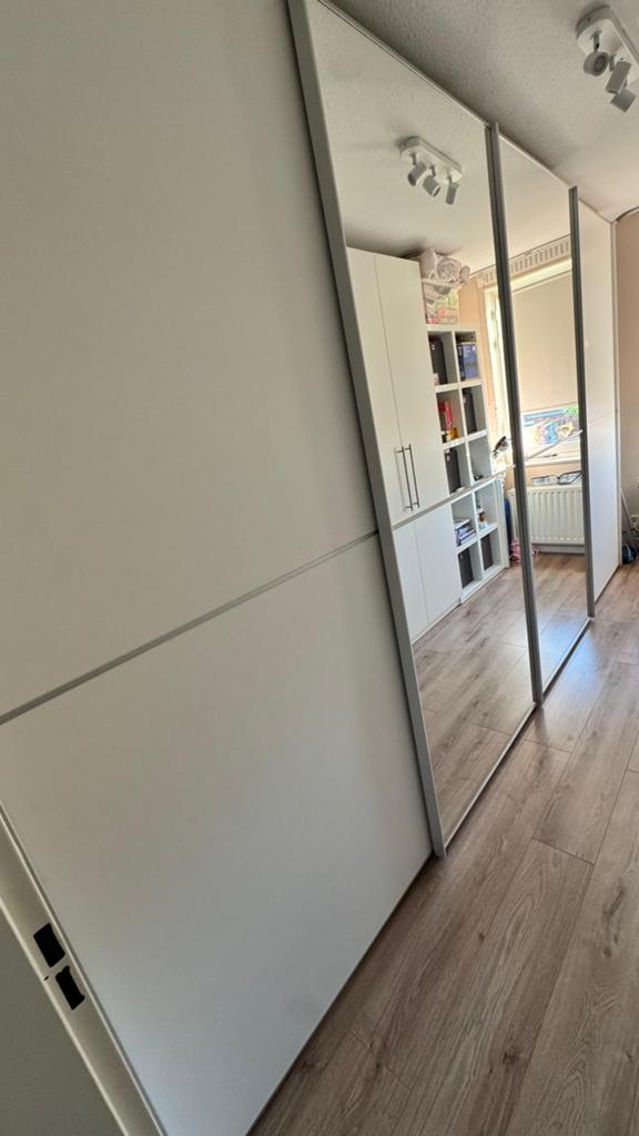 Kledingkast met schuifdeuren, Huis en Inrichting, Kasten | Kledingkasten, Ophalen, Met deur(en), Zo goed als nieuw, 200 cm of meer