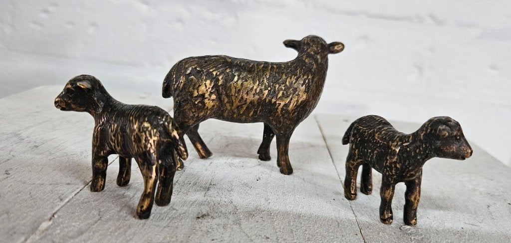 SCHAAP MET 2 LAMMETJES / bronzen beeld, Verzamelen, Dierenverzamelingen, Ophalen of Verzenden, Nieuw, Boerderijdier, Beeldje of Figuurtje