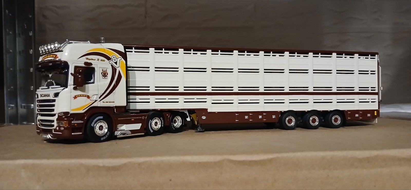 Scania V8 vrachtwagen met veetrailer schaalmodel, Ophalen of Verzenden, Zo goed als nieuw, Overige merken