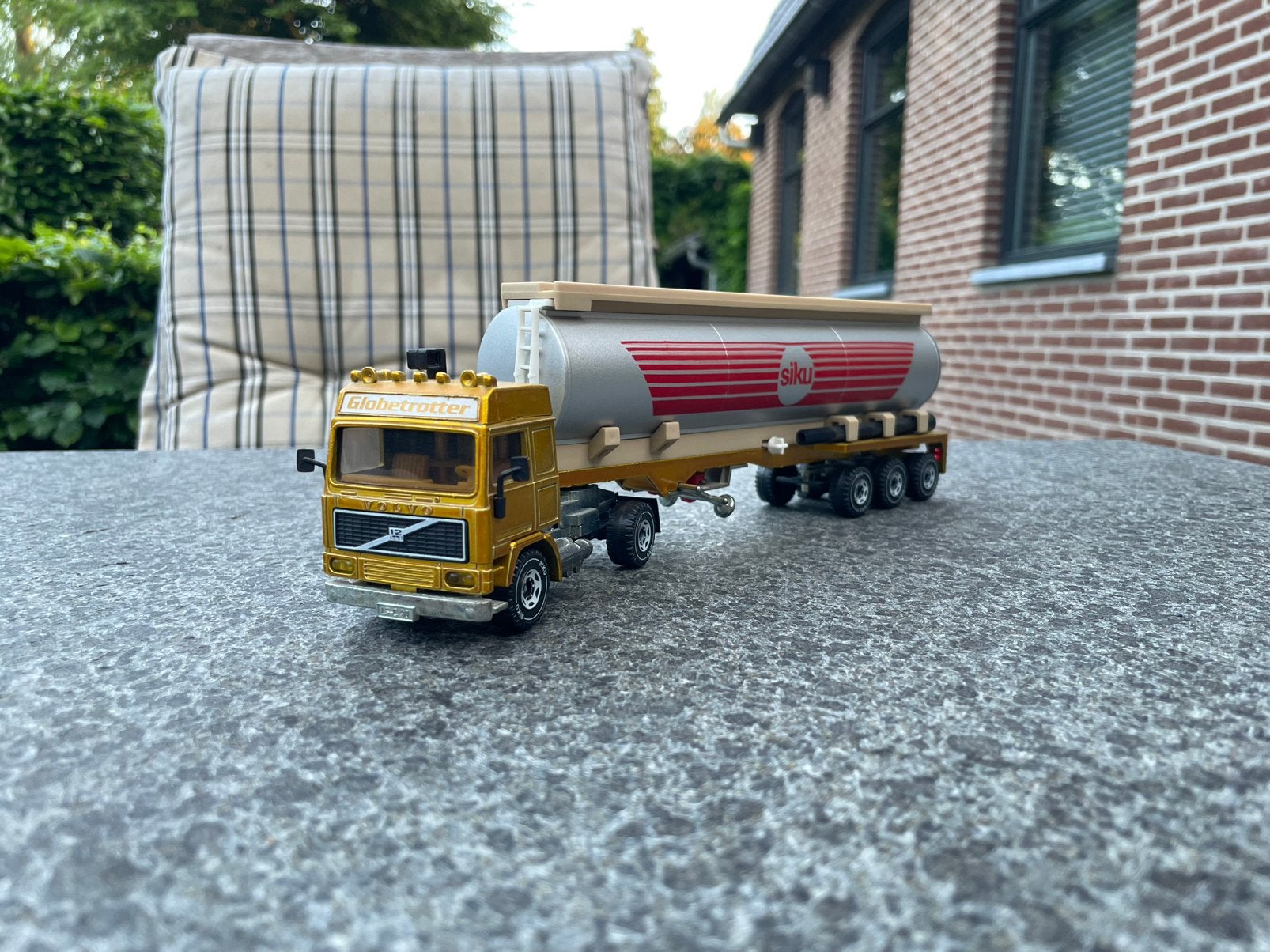 Siku 3416 - Volvo F12 tankwagen metallic goud, Ophalen of Verzenden, Nieuw, Bus of Vrachtwagen, SIKU