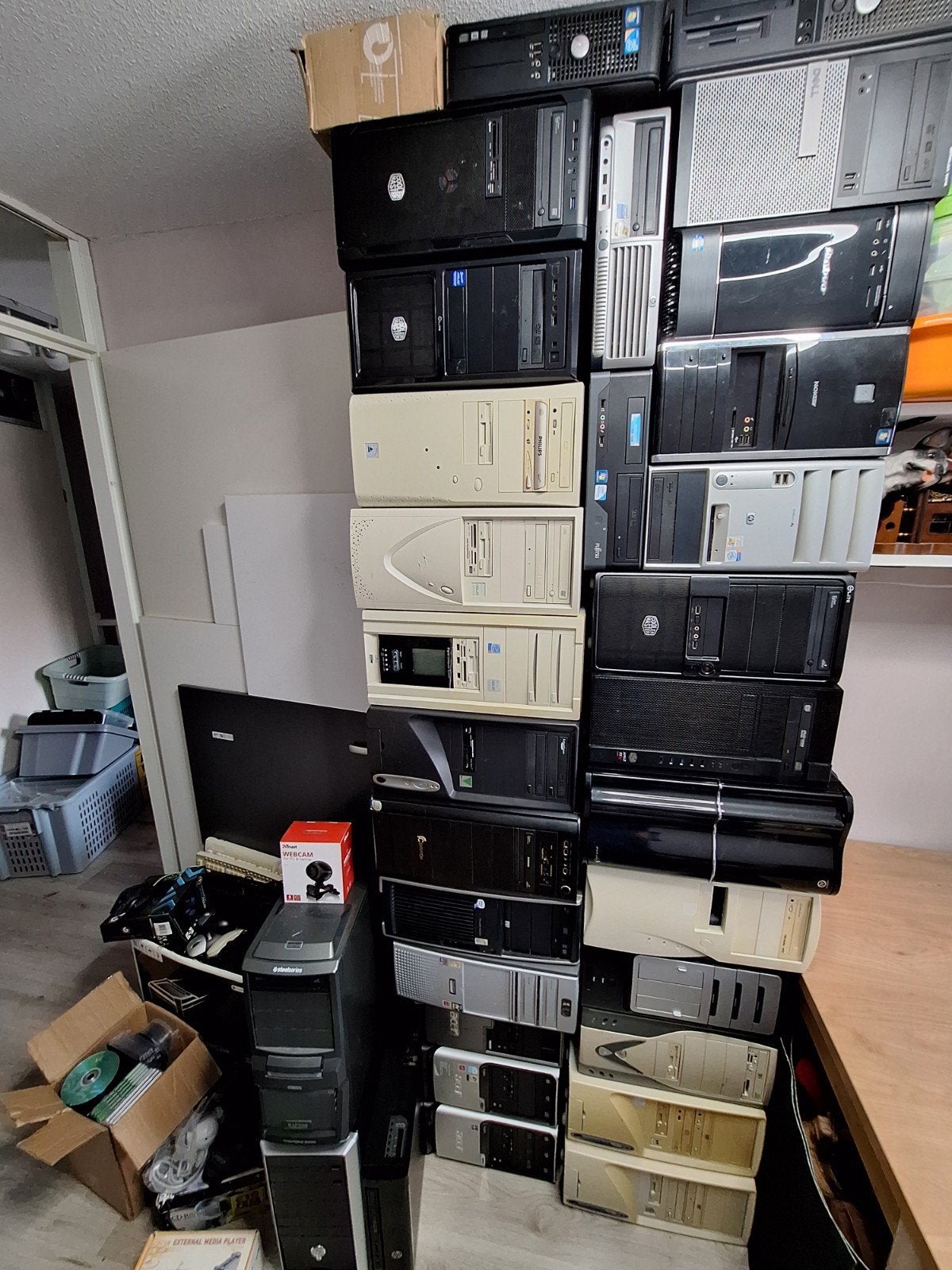 Grote partij computers kabels onderdelen enz, Ophalen