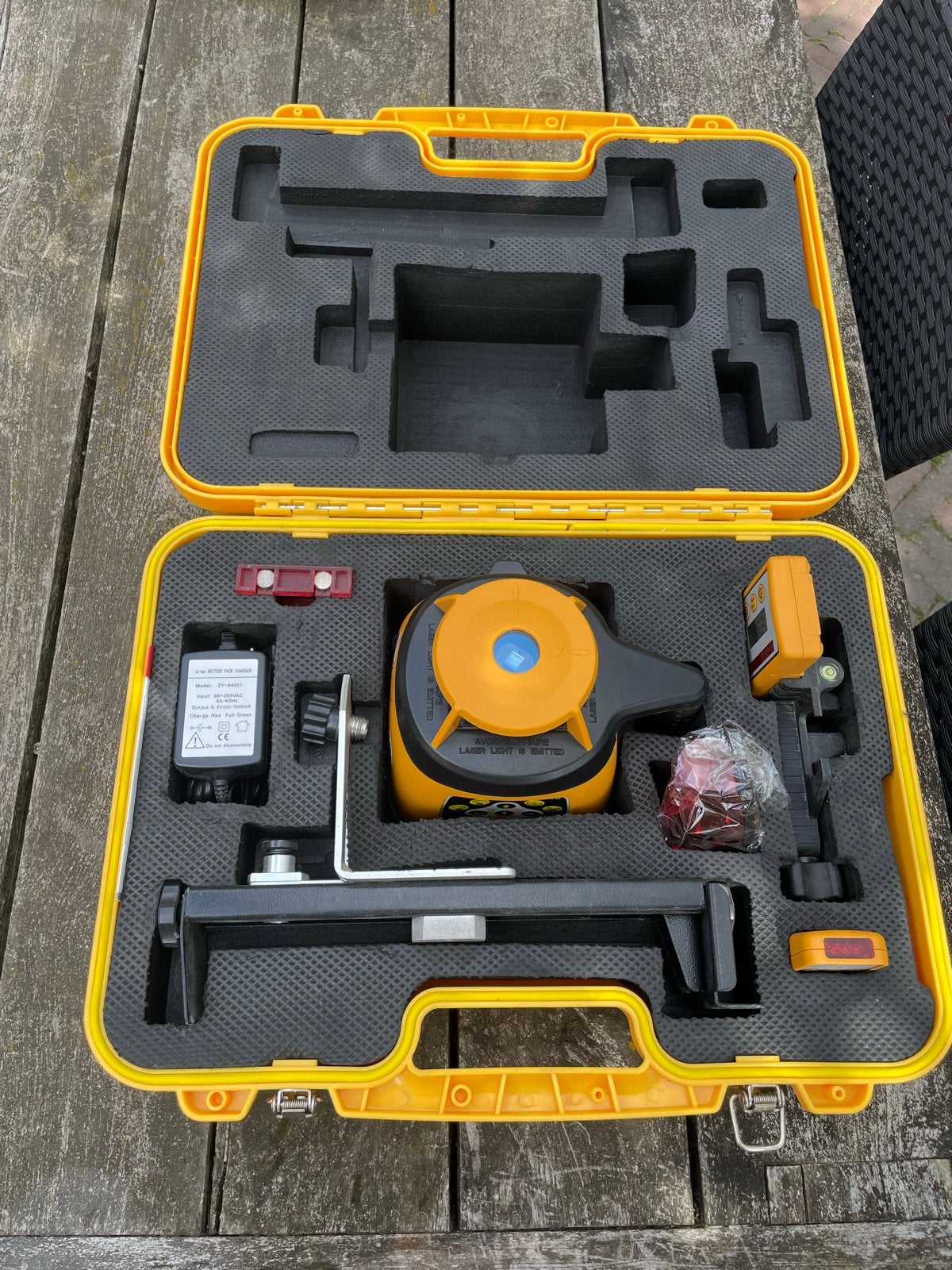 Lamigo Spin 210 Laser Waterpas met Statief en Baak, Ophalen, Gebruikt, Licht