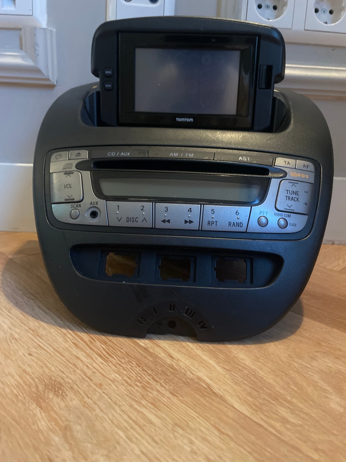 Radio CD speler Toyota Aygo 2011 met TomTom navigatie, Ophalen of Verzenden, Gebruikt