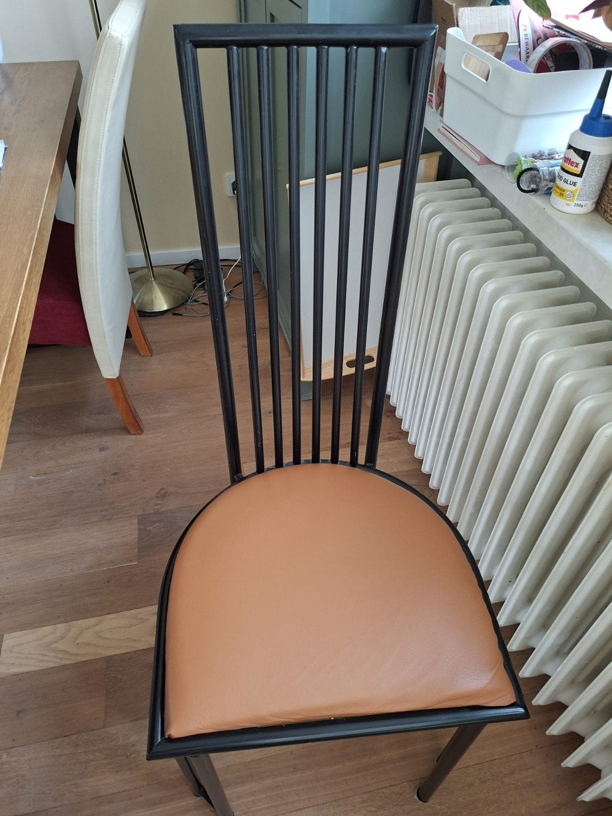 4 eetkamerstoelen, 1 met laswerk nodig (gratis af te halen), Ophalen