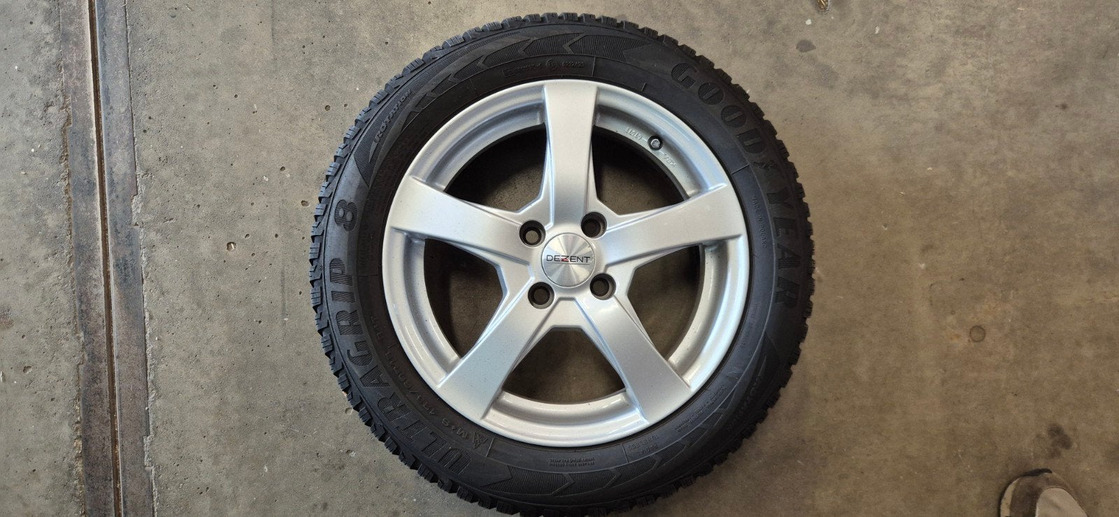 Goodyear winterbanden op Toyota aluminium velg, Ophalen, Gebruikt, 15 inch, Banden en Velgen