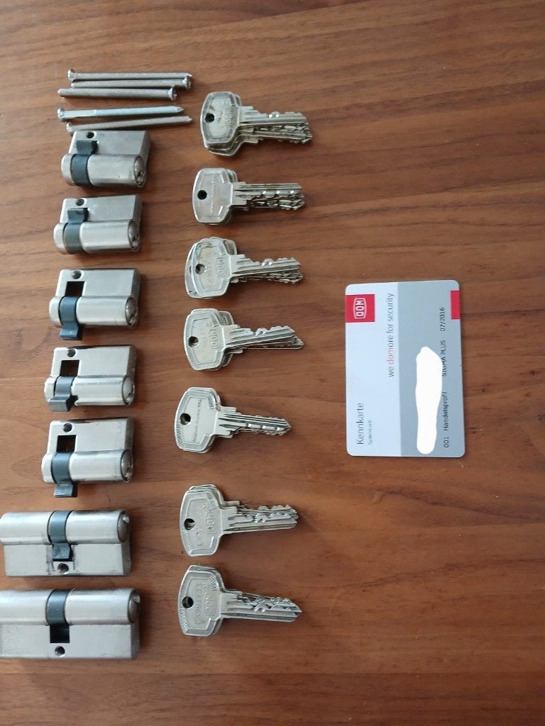 DOM cilindersloten met sleutels en codekaart, Doe-het-zelf en Verbouw, Ophalen of Verzenden, Gebruikt, Overige materialen, Slot