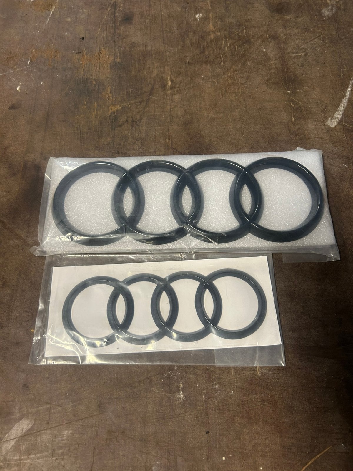 Audi emblemen nieuw voor een A4 van 2008, Ophalen of Verzenden, Nieuw, Audi