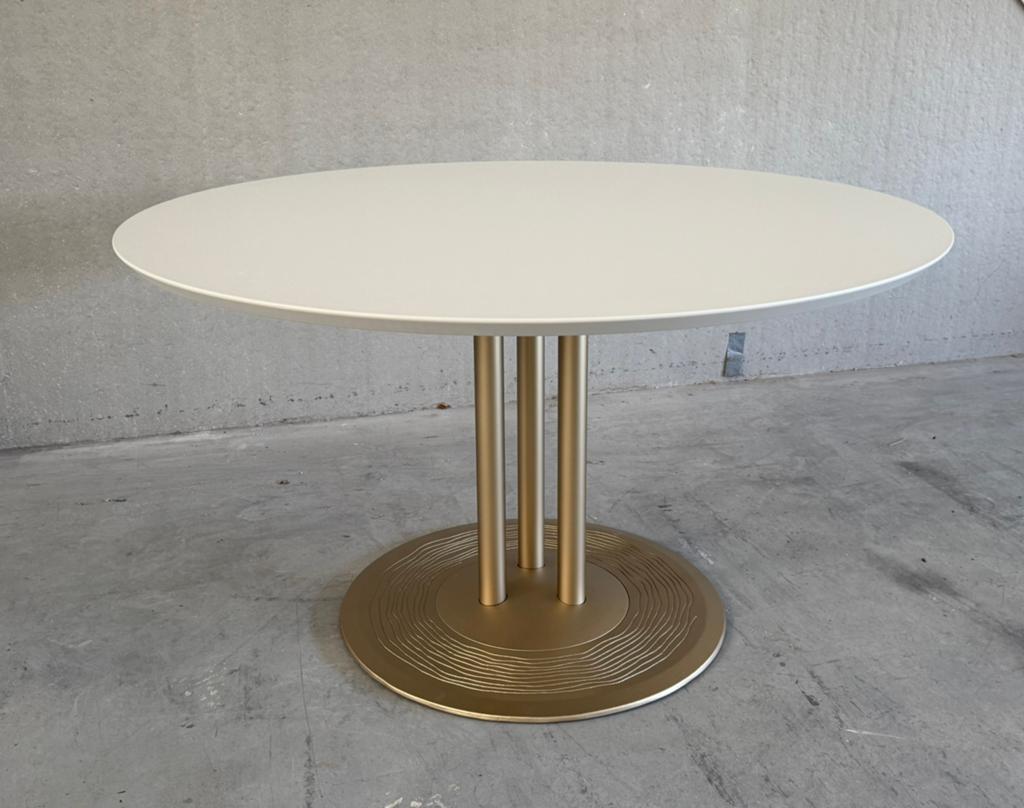 Leolux tafel , nieuwstaat ivoor kleur, rond ronde, Ophalen, Zo goed als nieuw