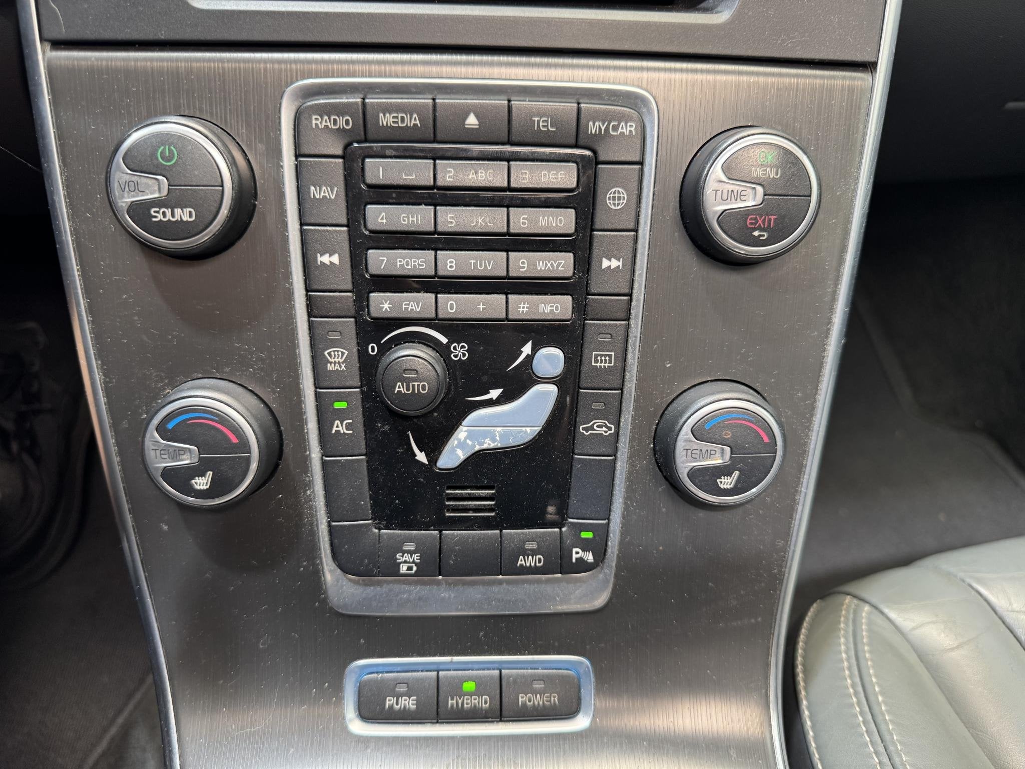 Foto 16 van Volvo V60 2.4 D6 AWD Plug-In Hybrid Summum Super Netjes Pano