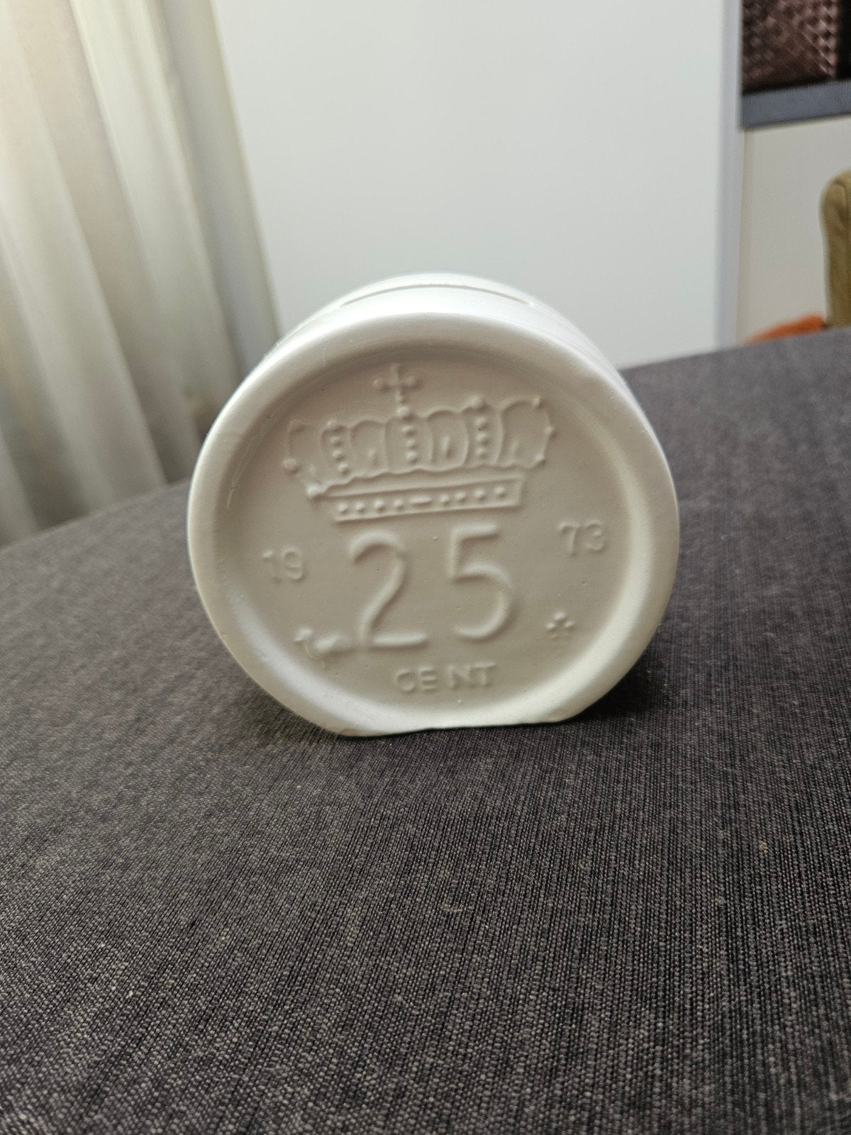 Vintage spaarpot 25 cent 1973 wit keramiek, Ophalen of Verzenden, Zo goed als nieuw, Steen, Aardewerk of Keramiek, Overige thema's