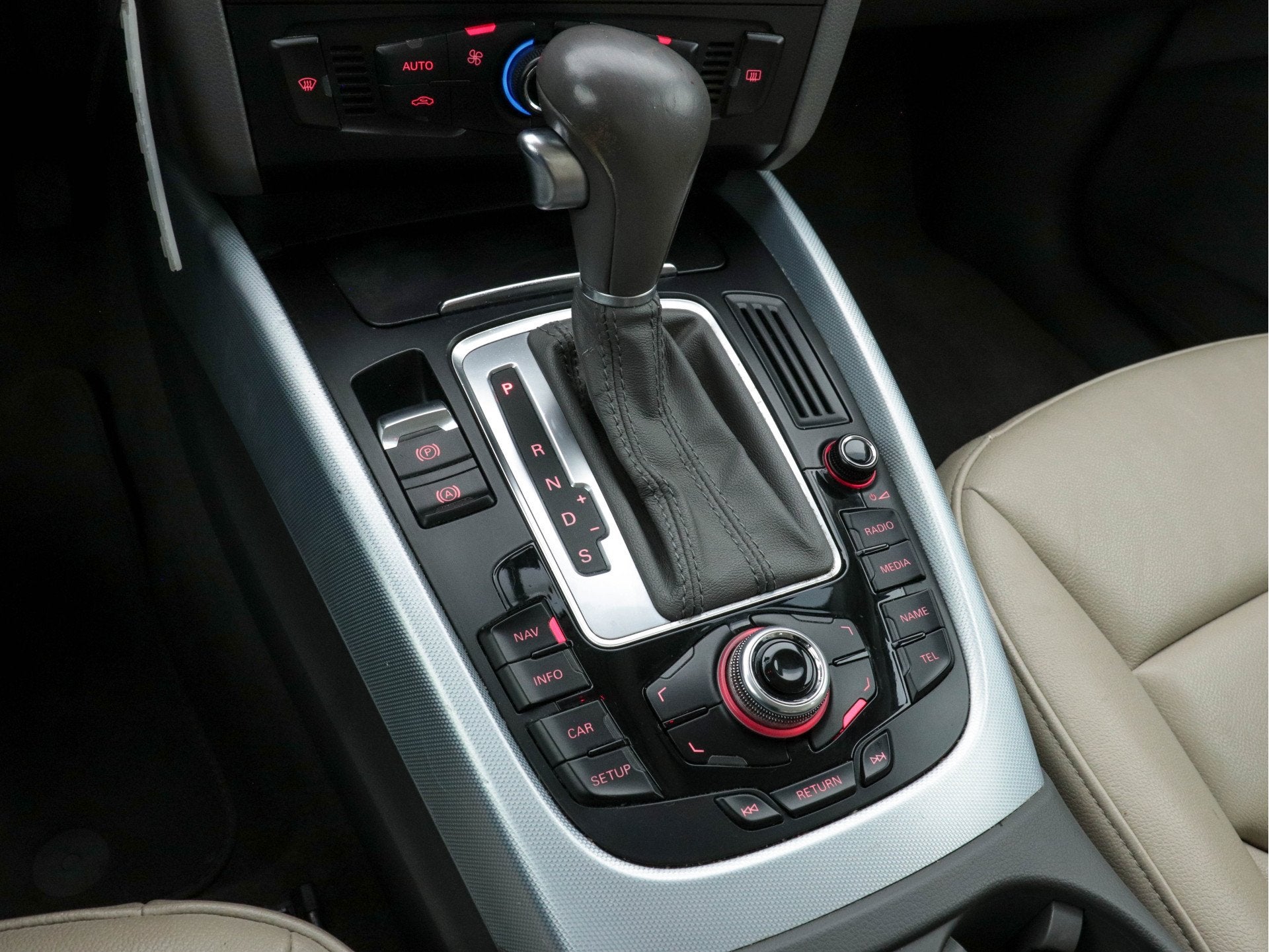 Foto 14 van Audi Q5 2.0 TFSI Quattro Pro Line (️MECHATRONIC DEFECT)