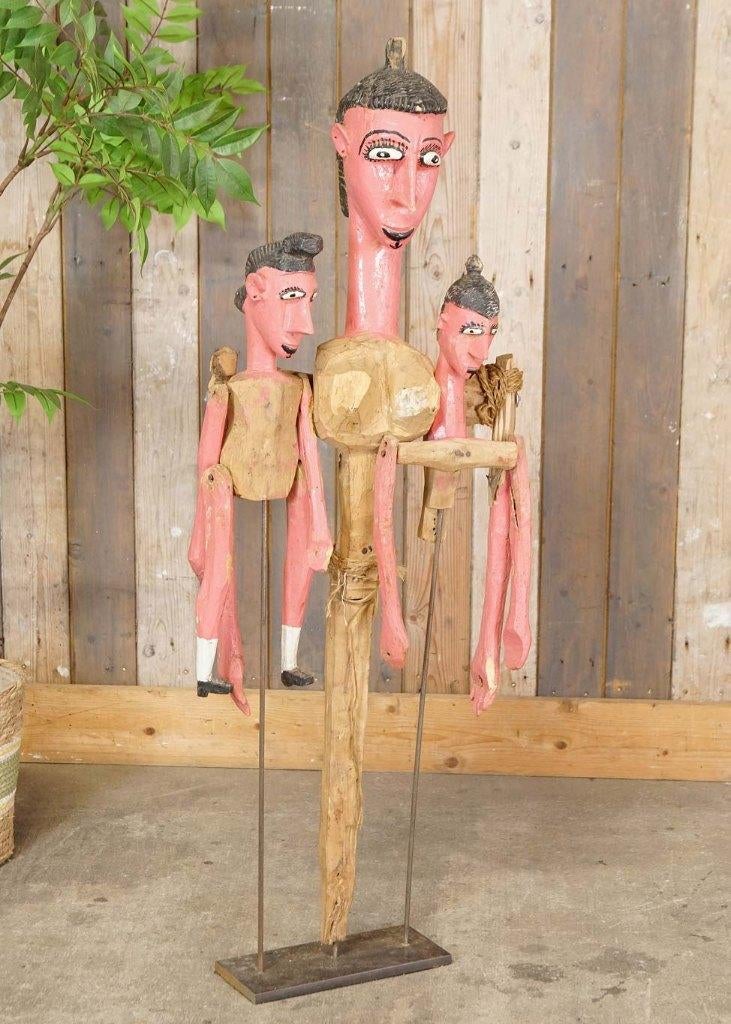 Groot expressief houten beeld op metalen voet - houtsnijwerk, Ophalen, Hout, Azië, Houtsnijwerk
