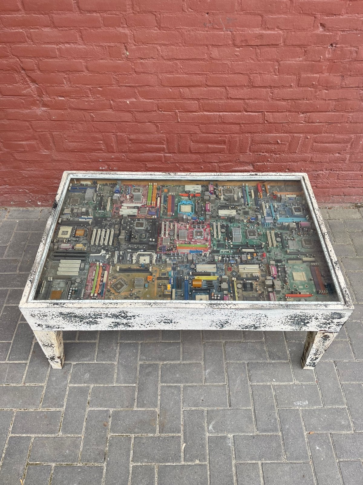 Vintage salontafel gemaakt van oude printplaten, Ophalen of Verzenden, Zo goed als nieuw, Wit, Hout