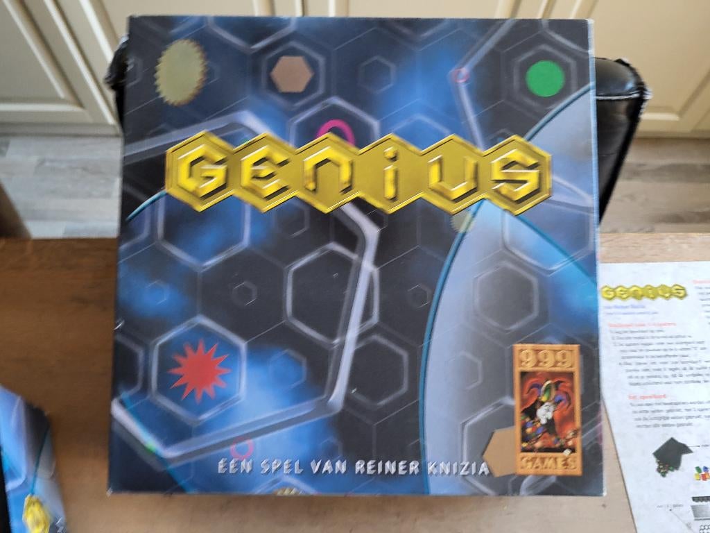 spel Genius, Hobby en Vrije tijd, Gezelschapsspellen | Bordspellen, Vijf spelers of meer, Ophalen of Verzenden, Zo goed als nieuw