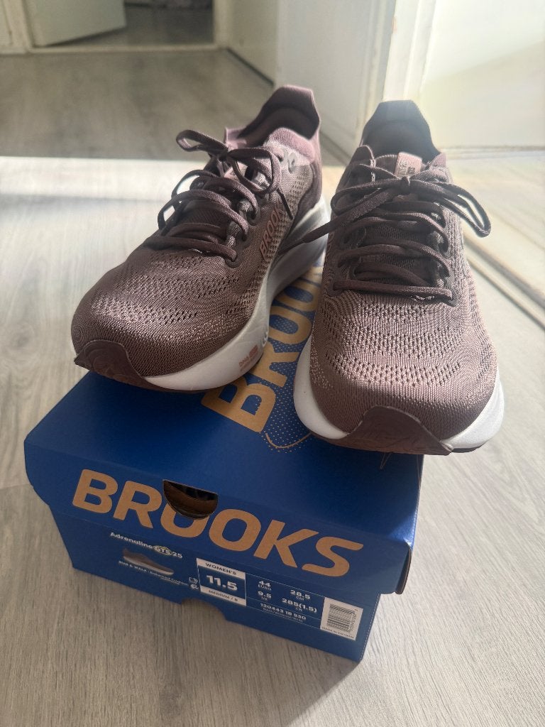 Brooks dames maat 44 zgan, Overige merken, Hardloopschoenen, Ophalen of Verzenden, Zo goed als nieuw