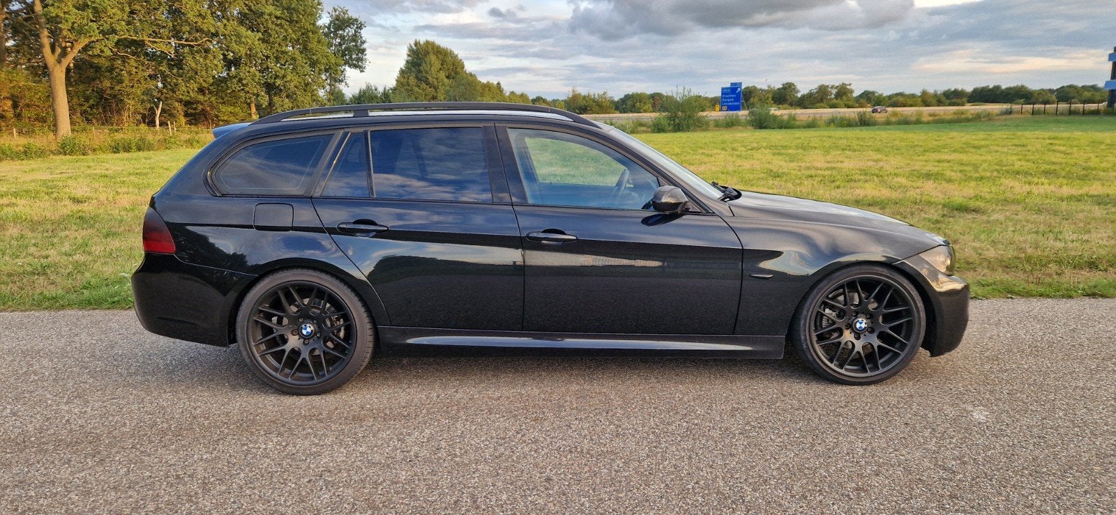BMW 3-Serie 325i Touring //M-sport leder, handbak, Achterwielaandrijving, Zwart, 2497 cc, 1445 kg