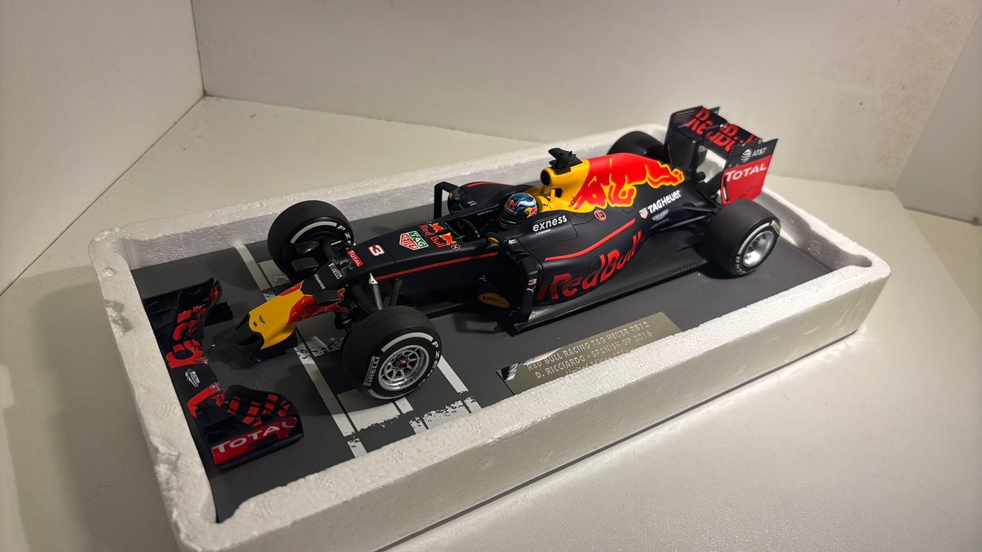 F1 red bull rb12 d.ricciardo spanish schade minichamps 1.18, Ophalen of Verzenden, A, A, A