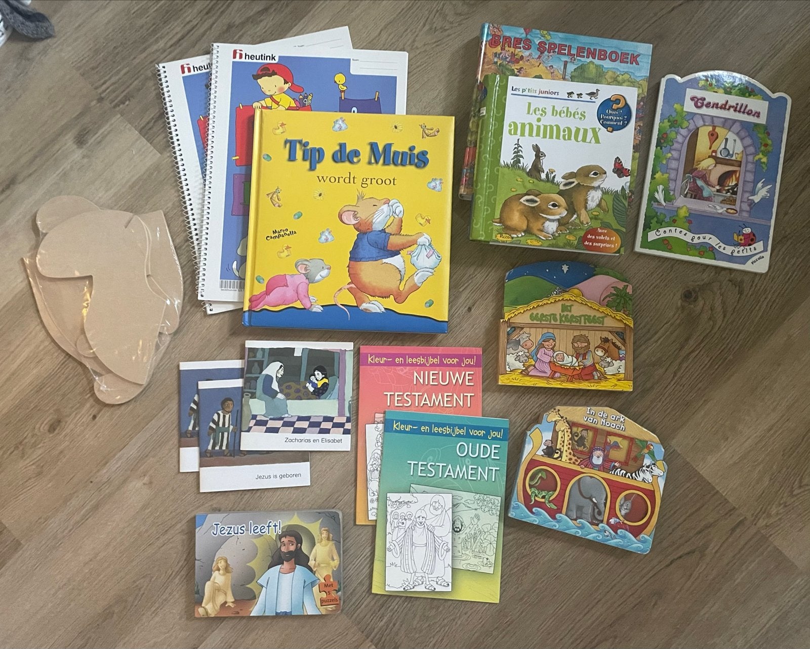 Kleurboekjes, plakboeken en leesboeken - Alles voor €5, Boeken, Ophalen of Verzenden, Gelezen, Fictie algemeen