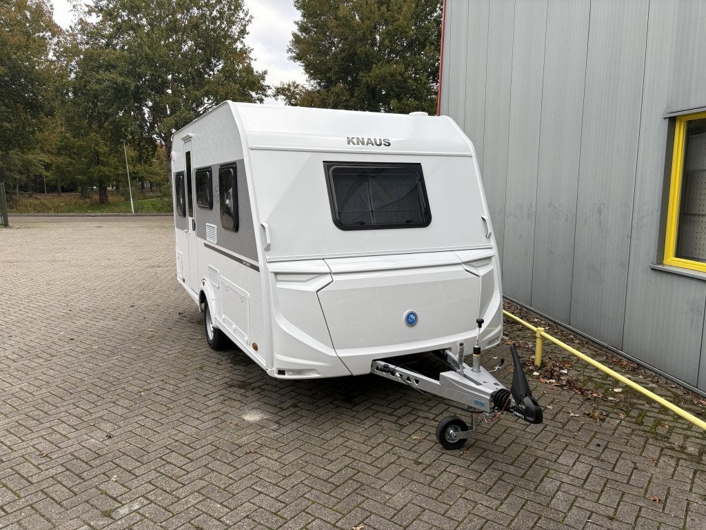 Knaus Sport 400 QD Model 2026, Caravans en Kamperen, Dwarsbed, Schokbreker, Bedrijf, Treinzit
