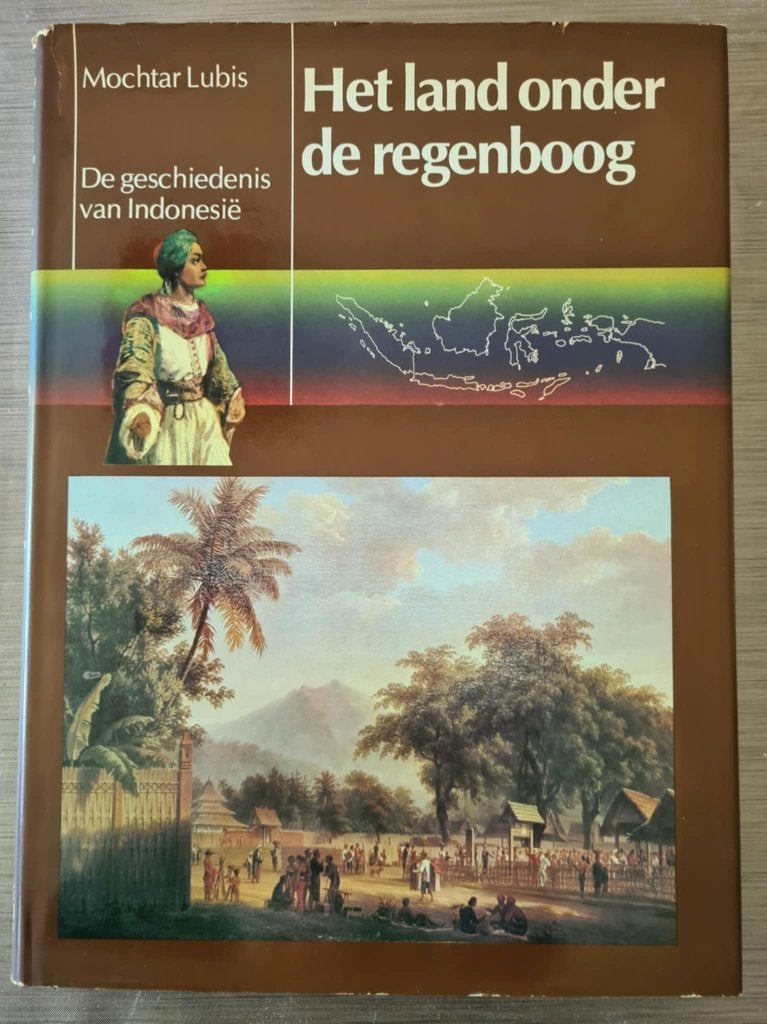 Het land onder de regenboog -Indonesië - Mochtar Lubis, Boeken, Ophalen of Verzenden, Gelezen, Azië