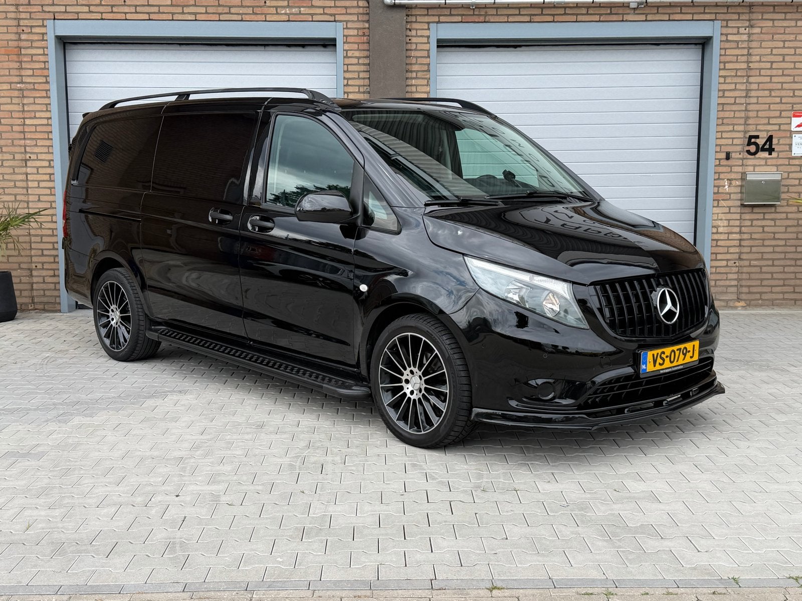 Mercedes-Benz Vito 114 CDI 2.1 AUTOMAAT LEER CAMERA TREKHAAK, Automaat, Euro 5, Zwart, 4 cilinders