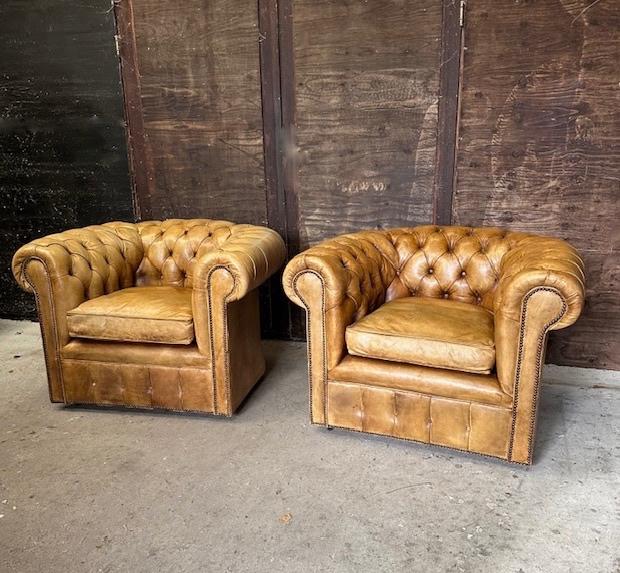 2 vintage origineel Engelse Chesterfield fauteuils, Huis en Inrichting, Fauteuils, Ophalen, Gebruikt, Minder dan 75 cm, Leer