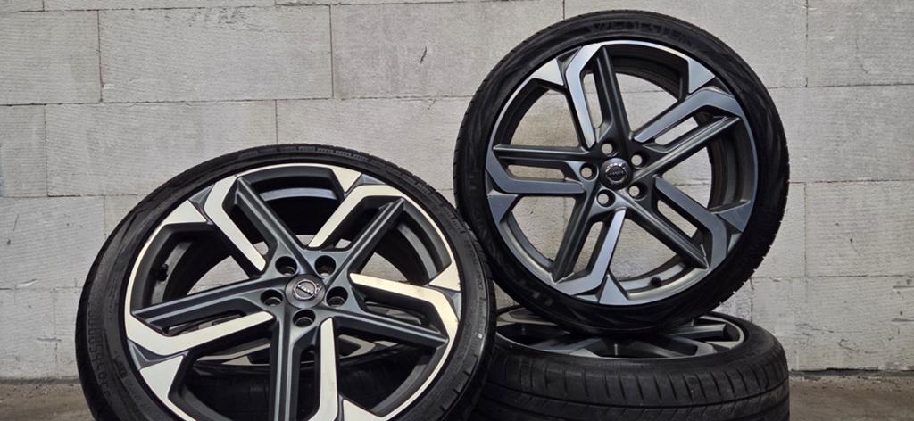 19" Volvo V40CC Cross Country originele velgen zomerbanden, Auto-onderdelen, Banden en Velgen, 19 inch, Gebruikt, Banden en Velgen