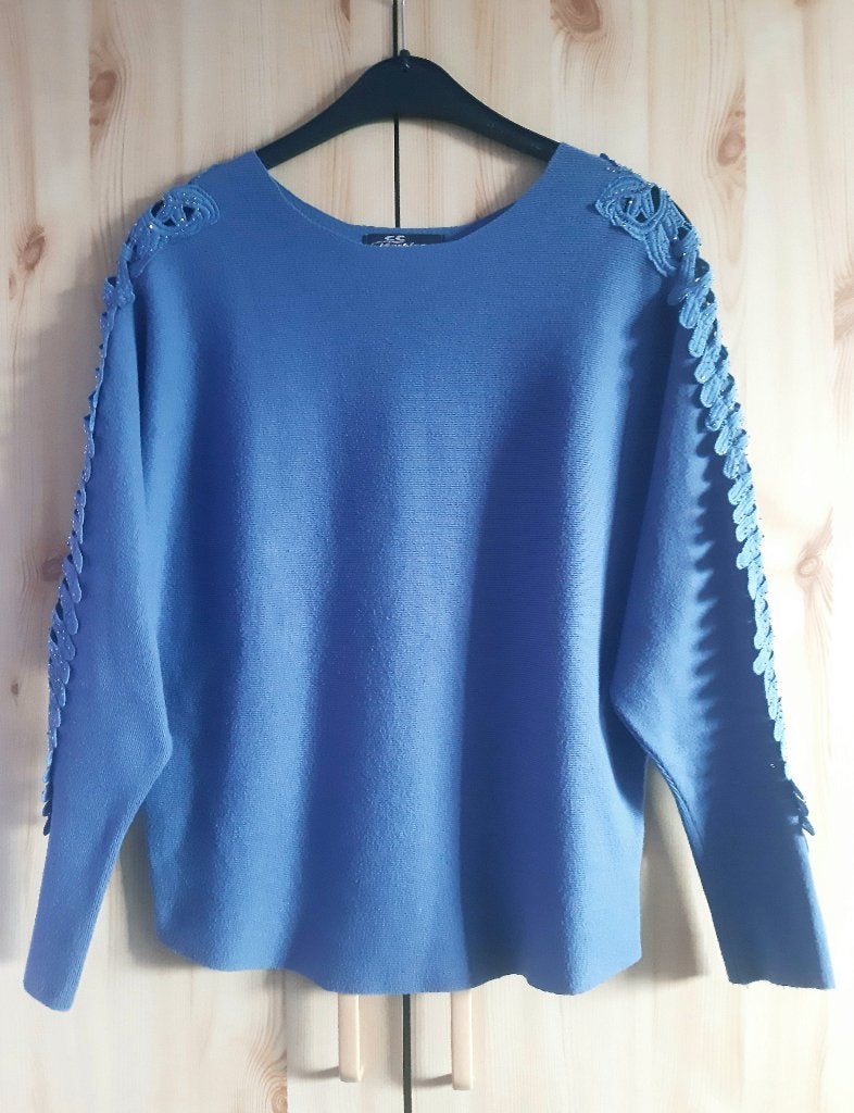 Fijn gebreide trui met unieke kanten details, maat 38/40., Maat 38/40 (M), Blauw, Ophalen of Verzenden, Zo goed als nieuw