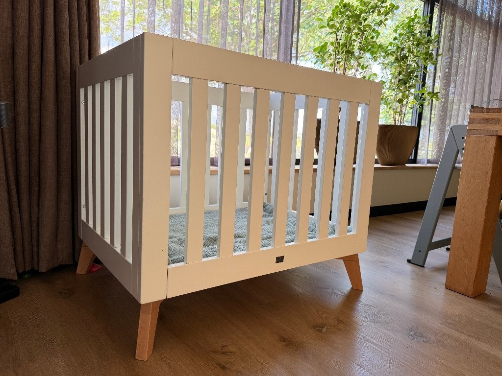 TWF houten box wit met verstelbare bodem, Kinderen en Baby's, Ophalen, Gebruikt, Rechthoekig, In hoogte verstelbaar