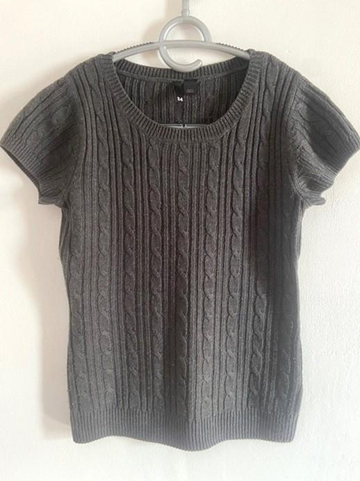 Donkergrijs kabeltruitje met korte mouw, Kleding | Dames, Tops, Divided, Ophalen of Verzenden, Zo goed als nieuw, Korte mouw