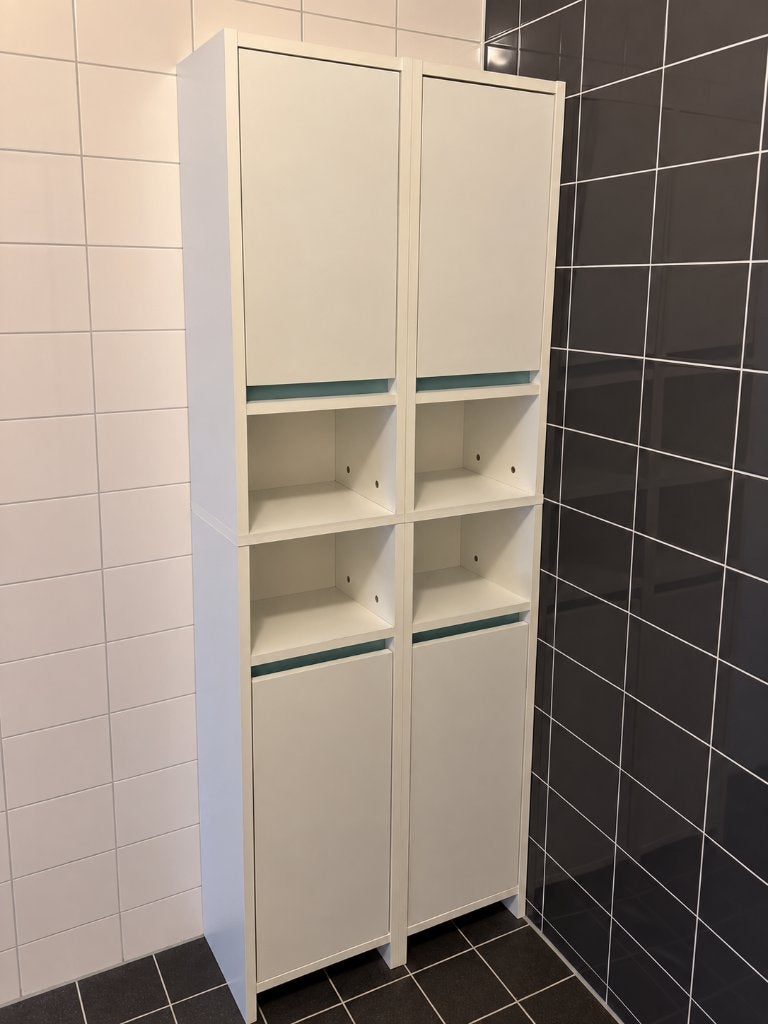 Hoge witte badkamerkast met veel opbergruimte, Ophalen, (Half)hoge kast, Gebruikt, 50 tot 100 cm