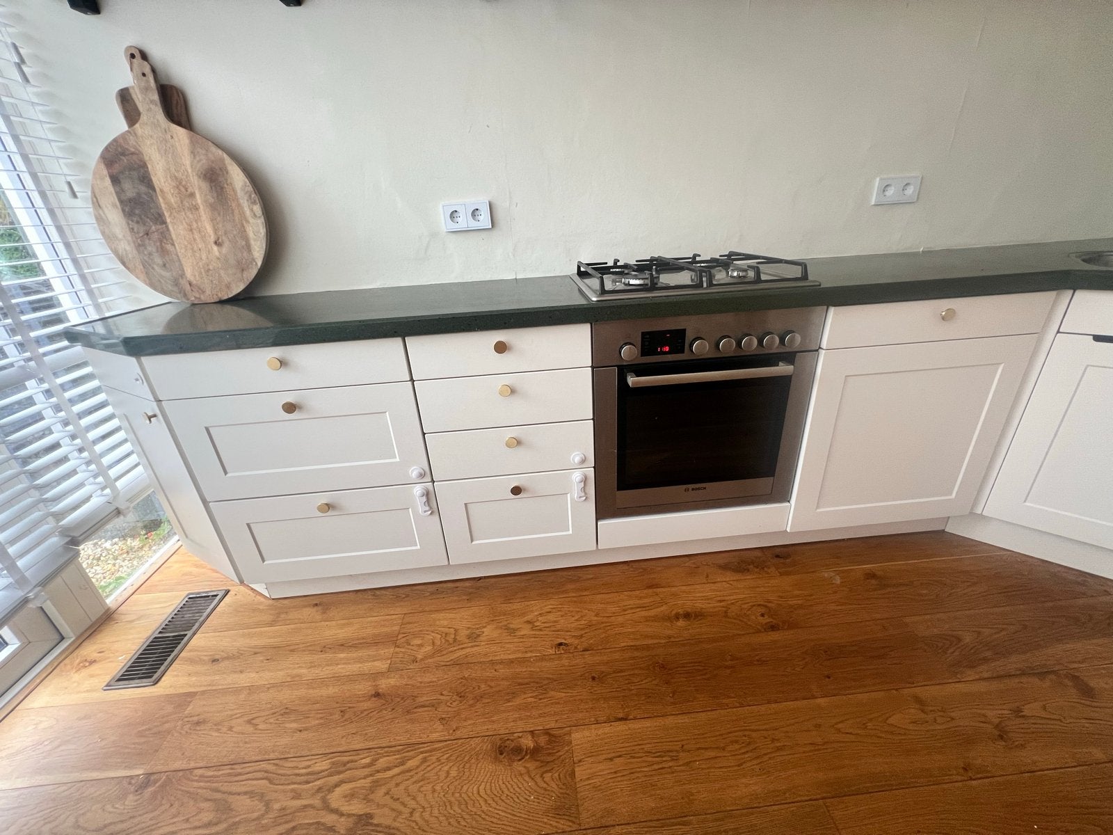 Complete keuken met fornuis, oven en koelkast, Huis en Inrichting, Keuken | Complete keukens, Ophalen, Gebruikt, Wit, Hoekkeuken