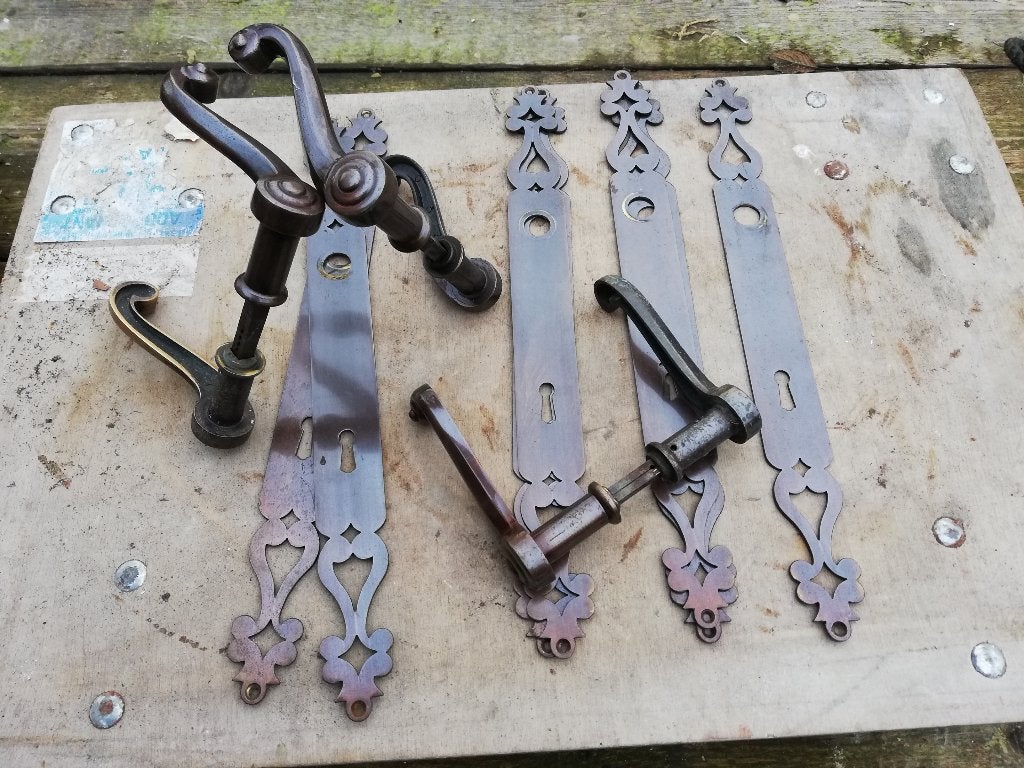 3 sets oude deurklinken met extra lange strakke schilden, Ophalen of Verzenden, Zo goed als nieuw, Koper of Messing, Klink of Kruk