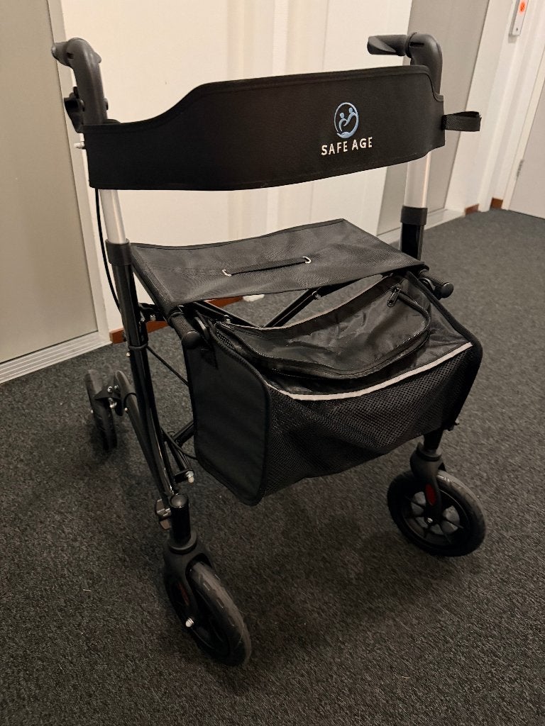 Rollator, 2 maanden oud, Ophalen, Zo goed als nieuw