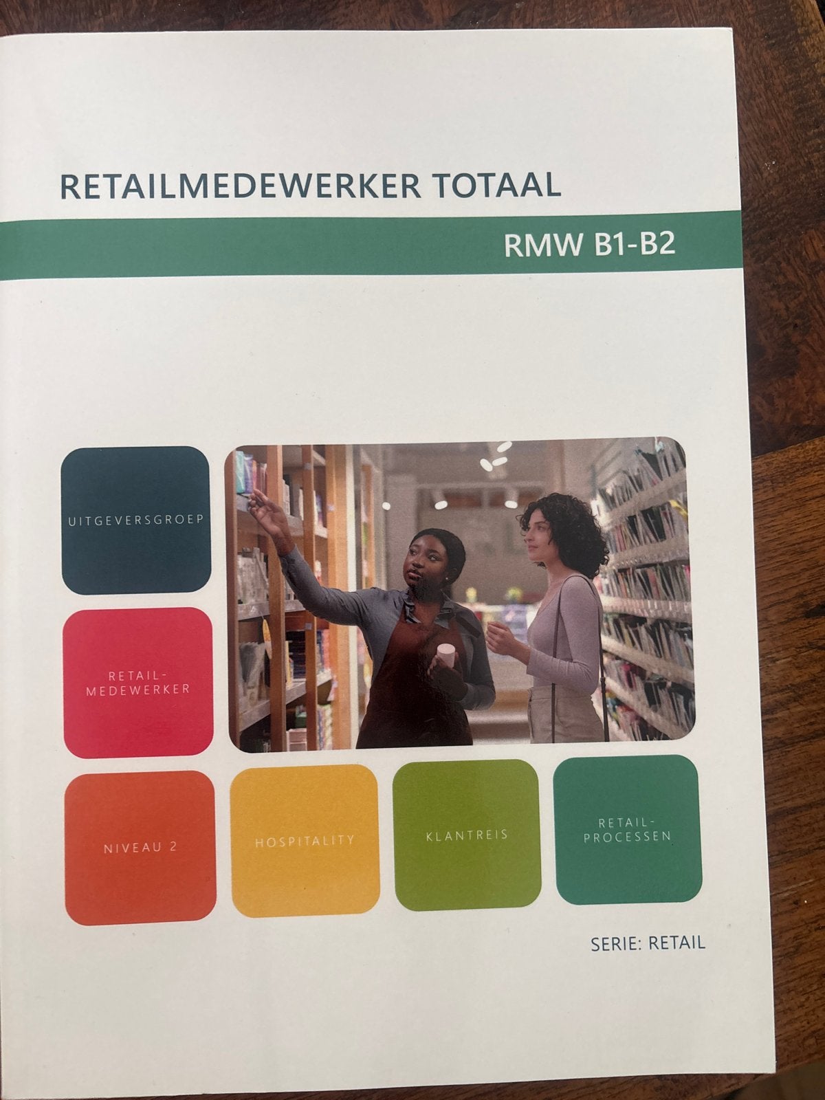 Retailmedewerker Totaal RMW B1-B2 Niveau 2 Boek, Boeken, Schoolboeken, Ophalen of Verzenden, Zo goed als nieuw, VMBO, Overige vakken