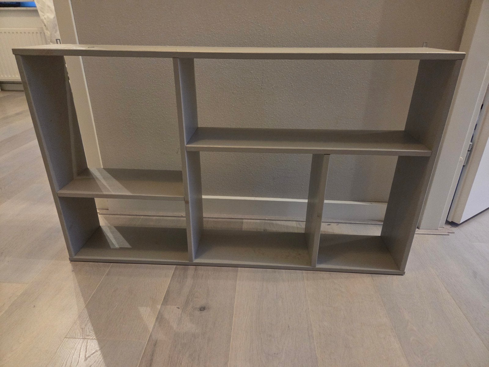 Woood wandkast/plank Karwei grijs, Huis en Inrichting, Met plank(en), 100 tot 150 cm, Ophalen of Verzenden, Zo goed als nieuw
