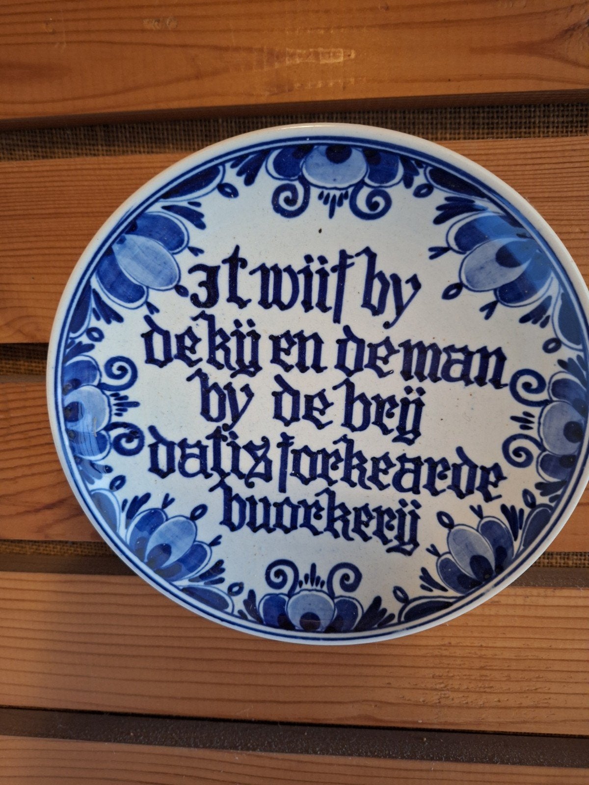 Delfts Holland wandbordje met Fries gezegde - 18cm, Ophalen of Verzenden
