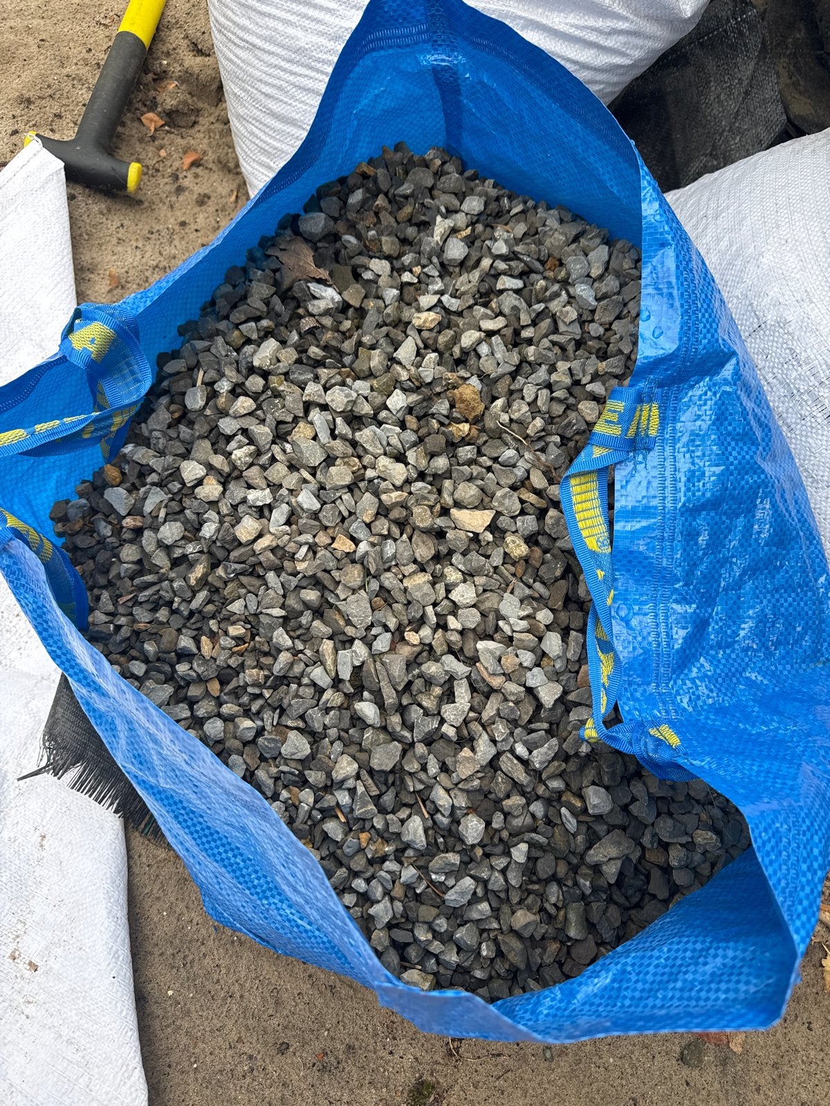Gratis grind - 3 big bags en een kruiwagen vol, Tuin en Terras, Ophalen, Gebruikt, Grijs, Grind