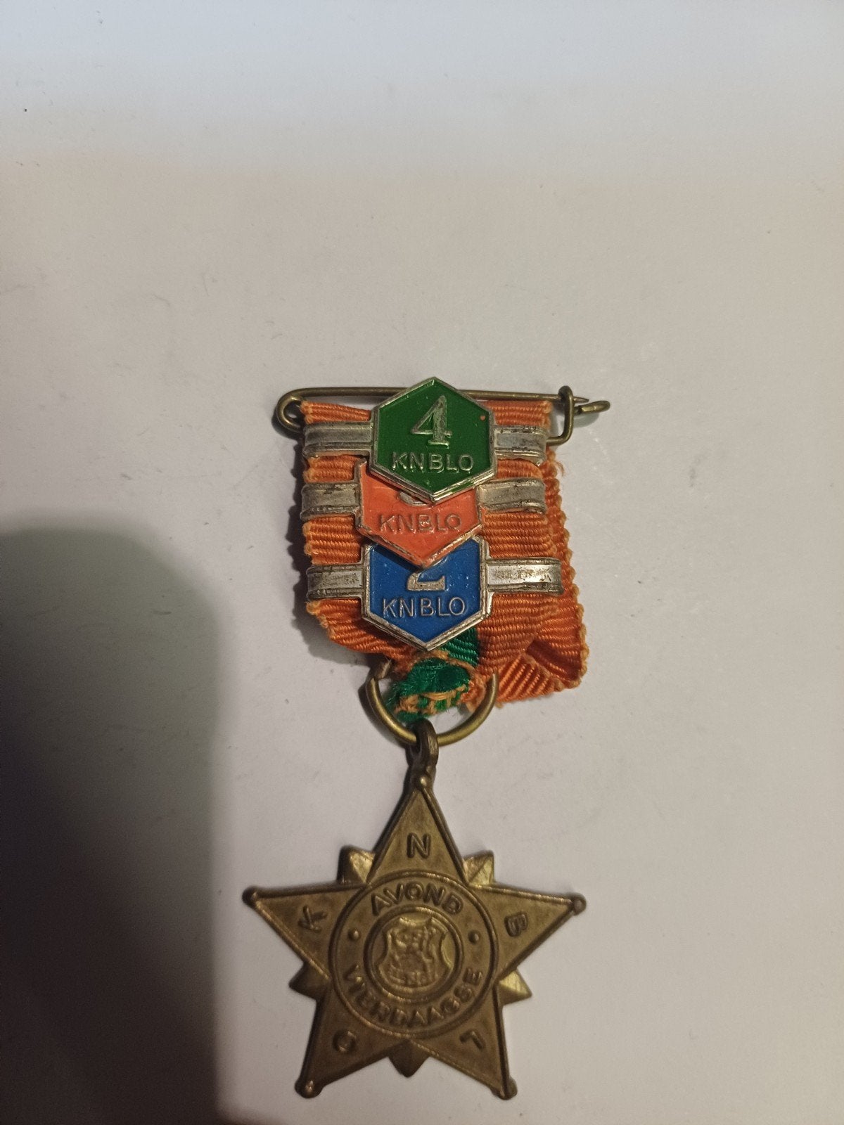 KNBLO Avondvierdaagse Medaille met 4, 1 en 1 speld, Ophalen