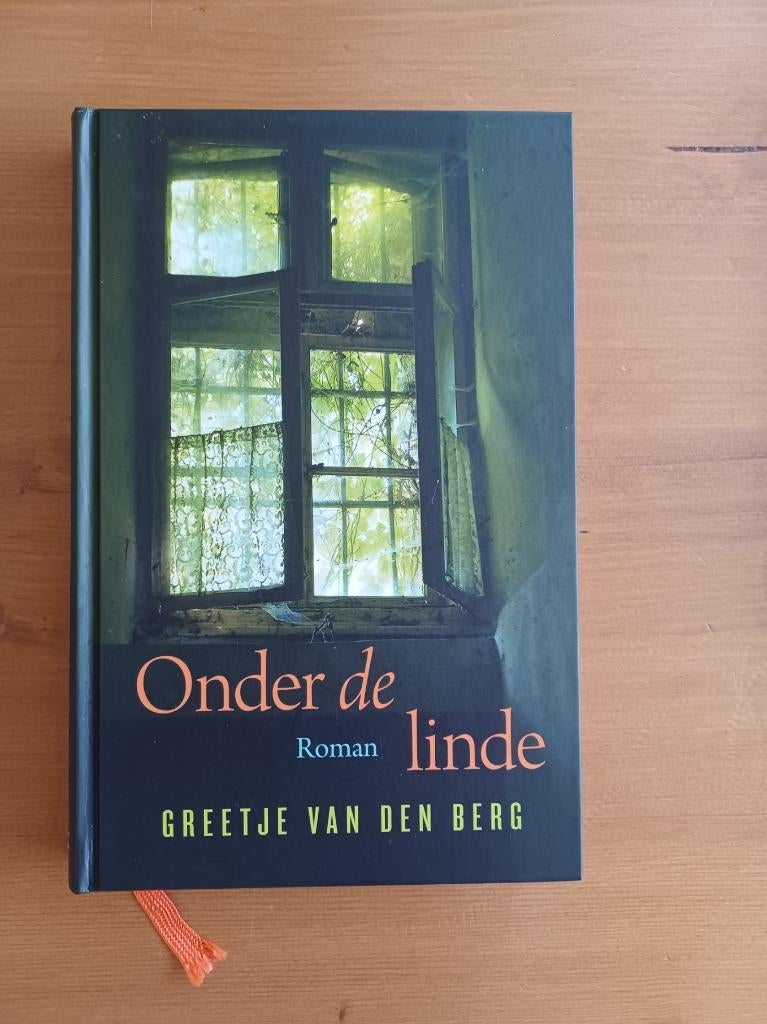 Onder de linde, Gelezen, Ophalen of Verzenden, Nederland, Greetje van den Berg