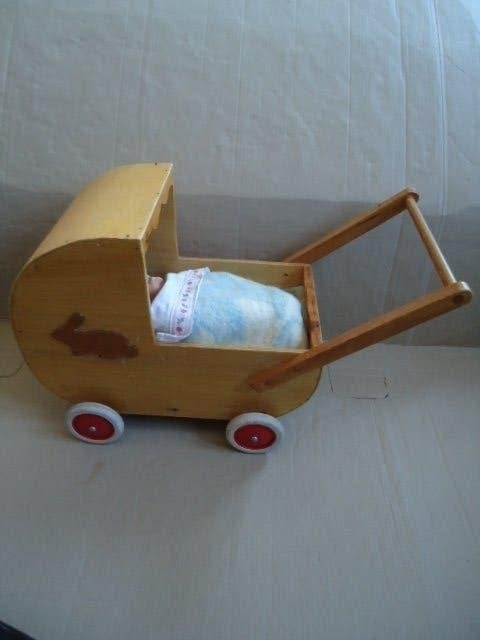 Oude houten poppenwagen met pop, Ophalen, Gebruikt, Overige typen